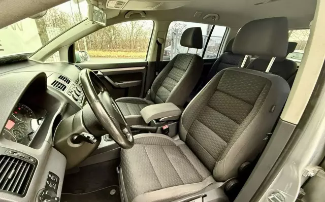 VOLKSWAGEN Touran 