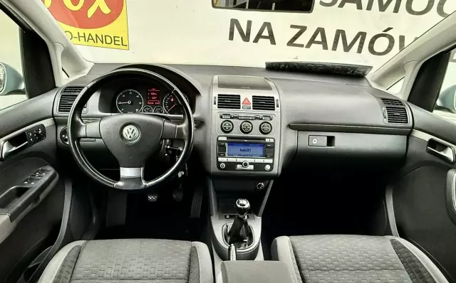 VOLKSWAGEN Touran 
