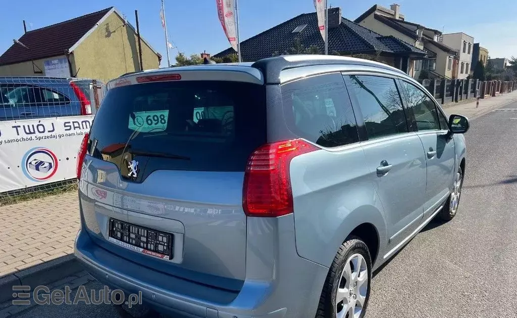 PEUGEOT 5008 