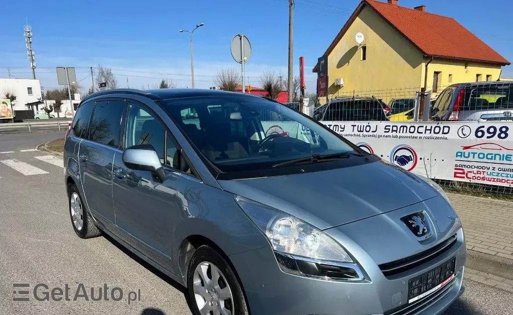 PEUGEOT 5008 