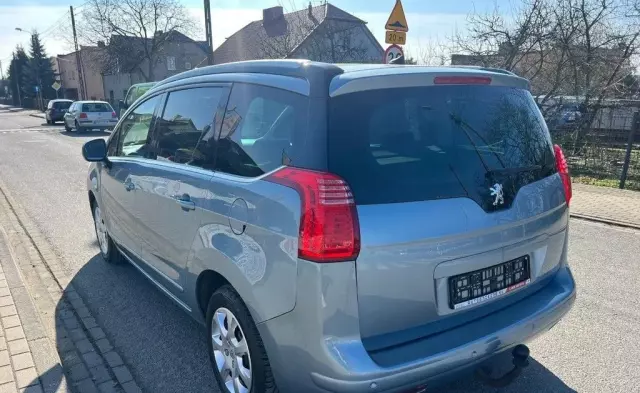 PEUGEOT 5008 