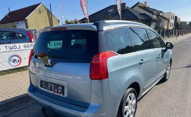 PEUGEOT 5008 