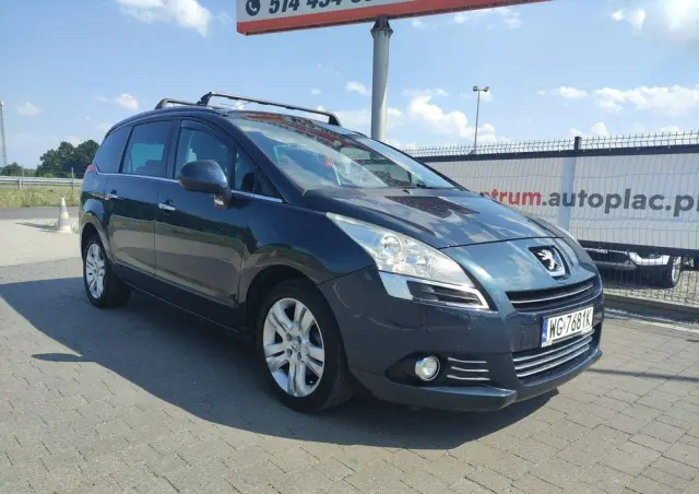 PEUGEOT 5008 