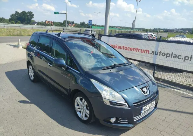 PEUGEOT 5008 