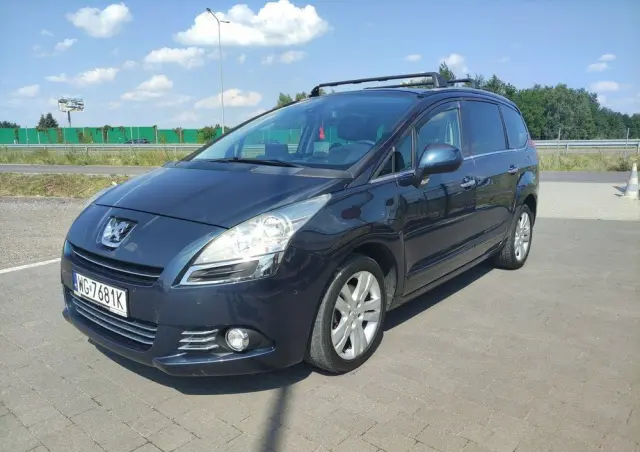 PEUGEOT 5008 