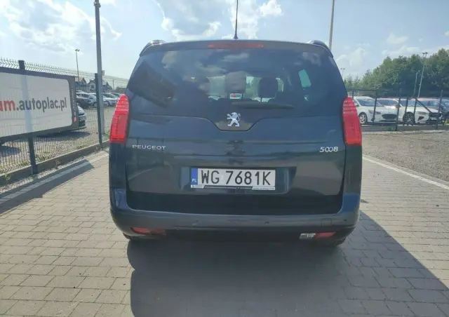 PEUGEOT 5008 