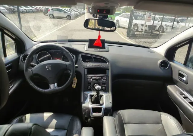 PEUGEOT 5008 