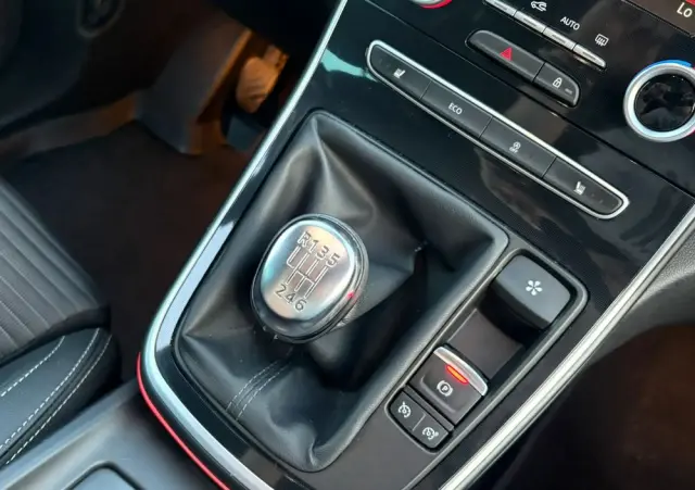 RENAULT Grand Scenic ENERGY TCe 115 S&S Bose Edition