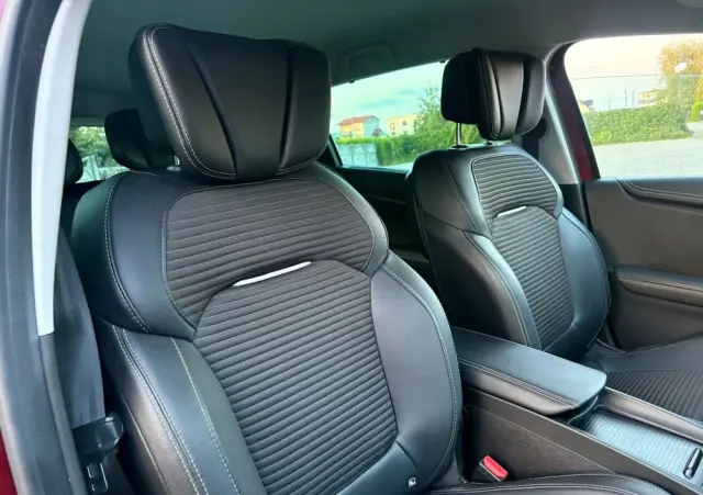 RENAULT Grand Scenic ENERGY TCe 115 S&S Bose Edition