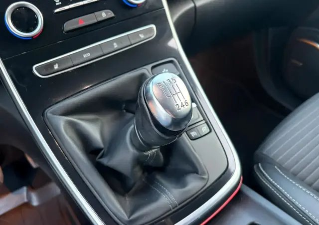 RENAULT Grand Scenic ENERGY TCe 115 S&S Bose Edition