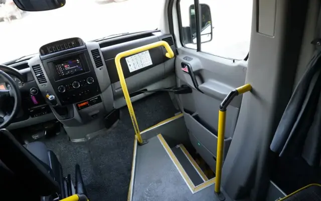 MERCEDES-BENZ SPRINTER 516 / SPROWADZONY / KLIMATYZACJA / 