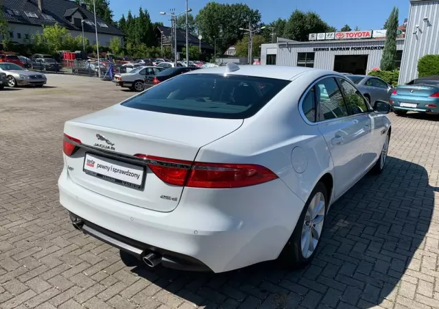 JAGUAR XF 2.0 i4D Prestige