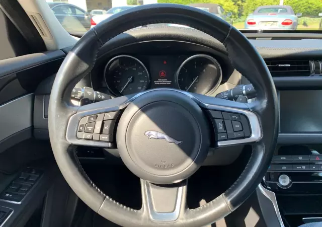 JAGUAR XF 2.0 i4D Prestige