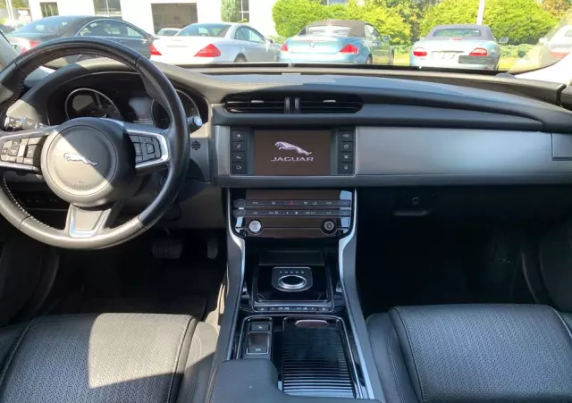 JAGUAR XF 2.0 i4D Prestige