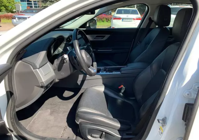 JAGUAR XF 2.0 i4D Prestige