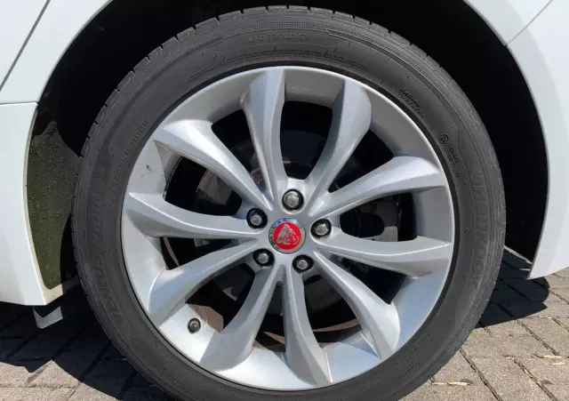 JAGUAR XF 2.0 i4D Prestige