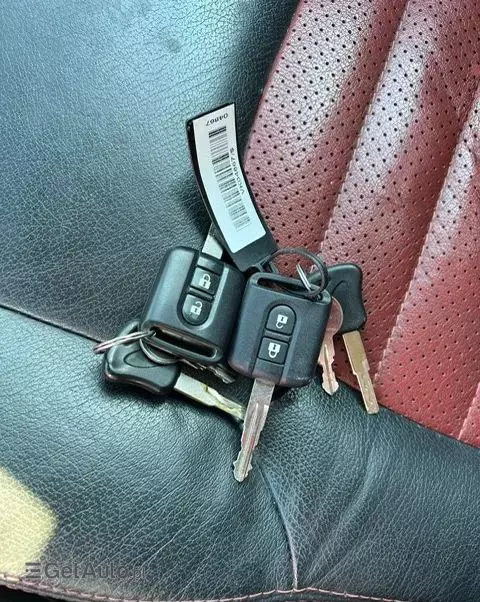 NISSAN Navara 2.5 D R-Black