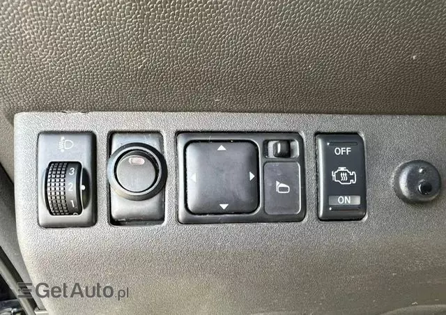 NISSAN Navara 2.5 D R-Black