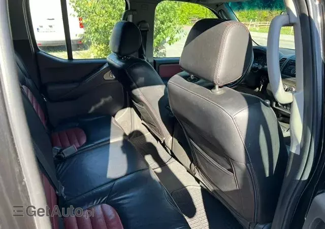 NISSAN Navara 2.5 D R-Black