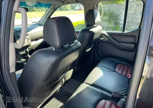 NISSAN Navara 2.5 D R-Black