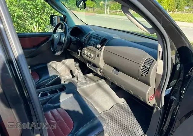 NISSAN Navara 2.5 D R-Black