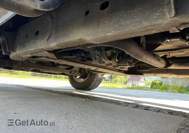 NISSAN Navara 2.5 D R-Black