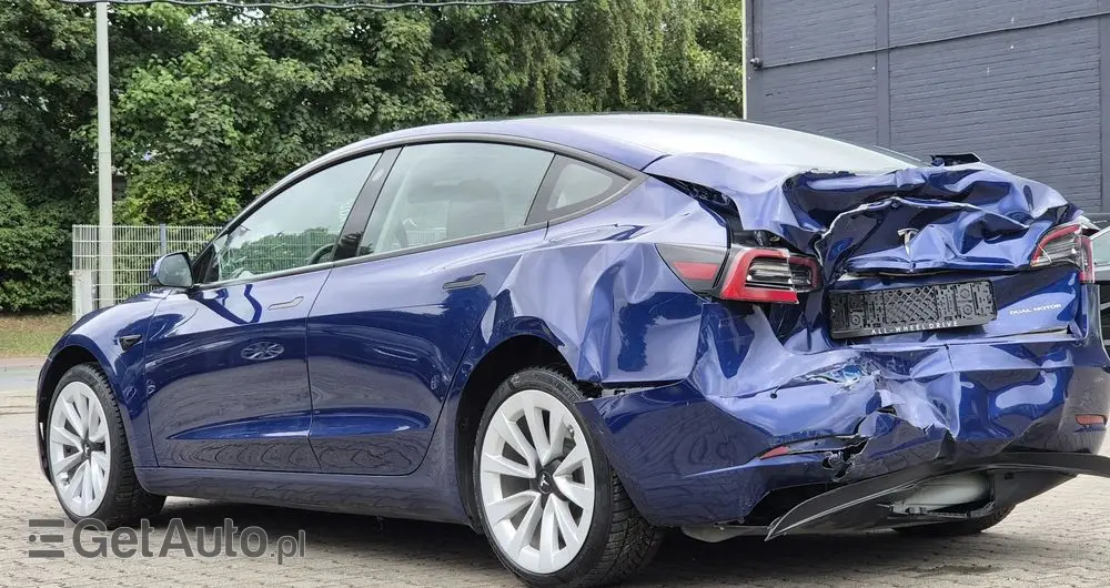 TESLA Model 3 