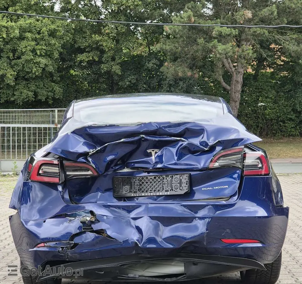 TESLA Model 3 
