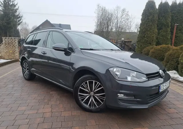 VOLKSWAGEN Golf 2.0 TDI DSG Sound
