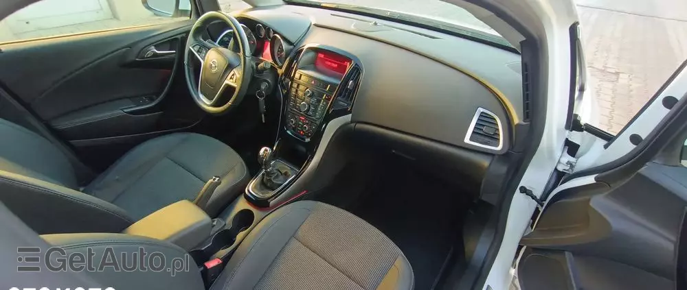 OPEL Astra 1.4 Turbo Cosmo