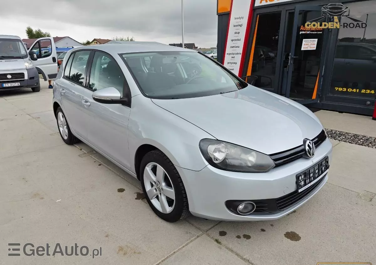 VOLKSWAGEN Golf 