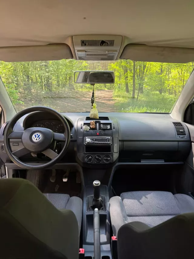 VOLKSWAGEN Polo Basis