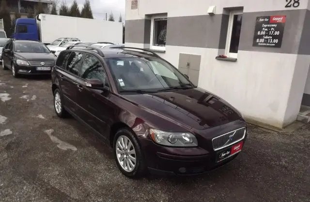 VOLVO V50 