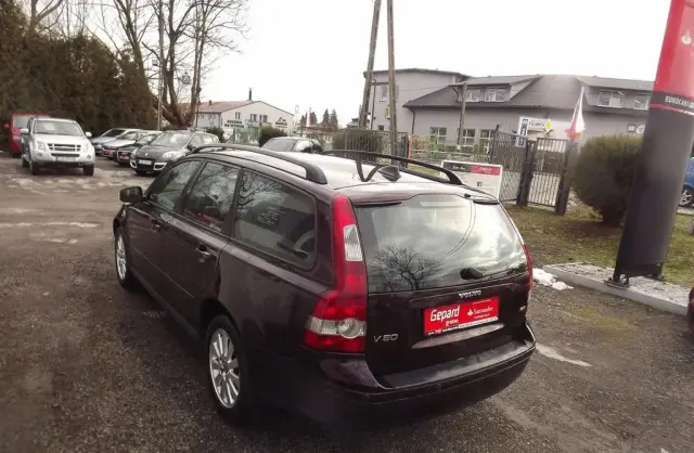 VOLVO V50 
