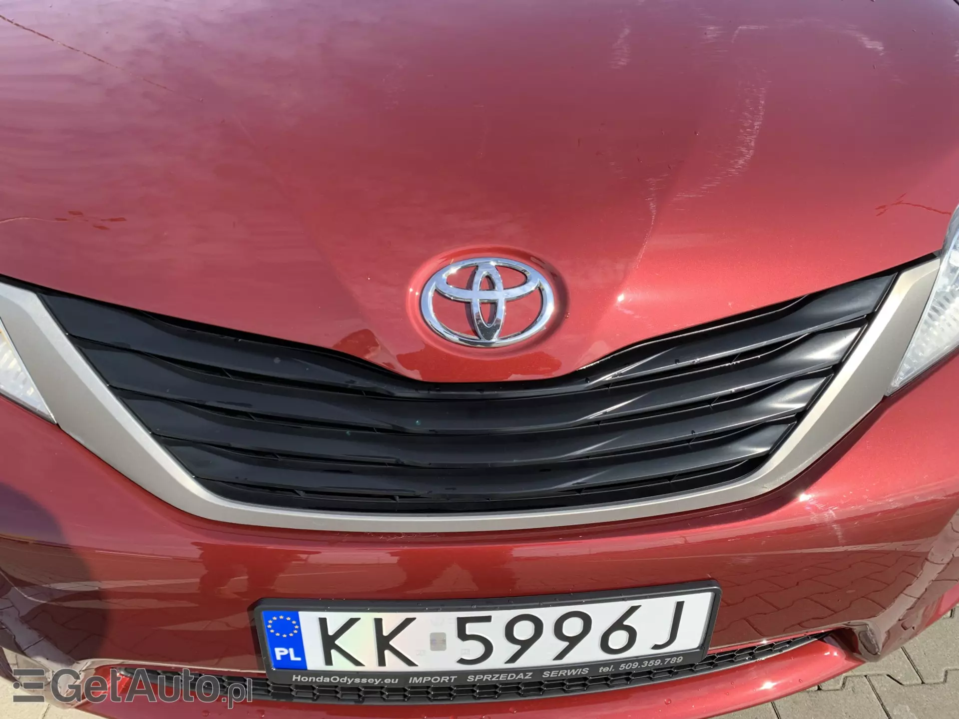 TOYOTA Sienna 