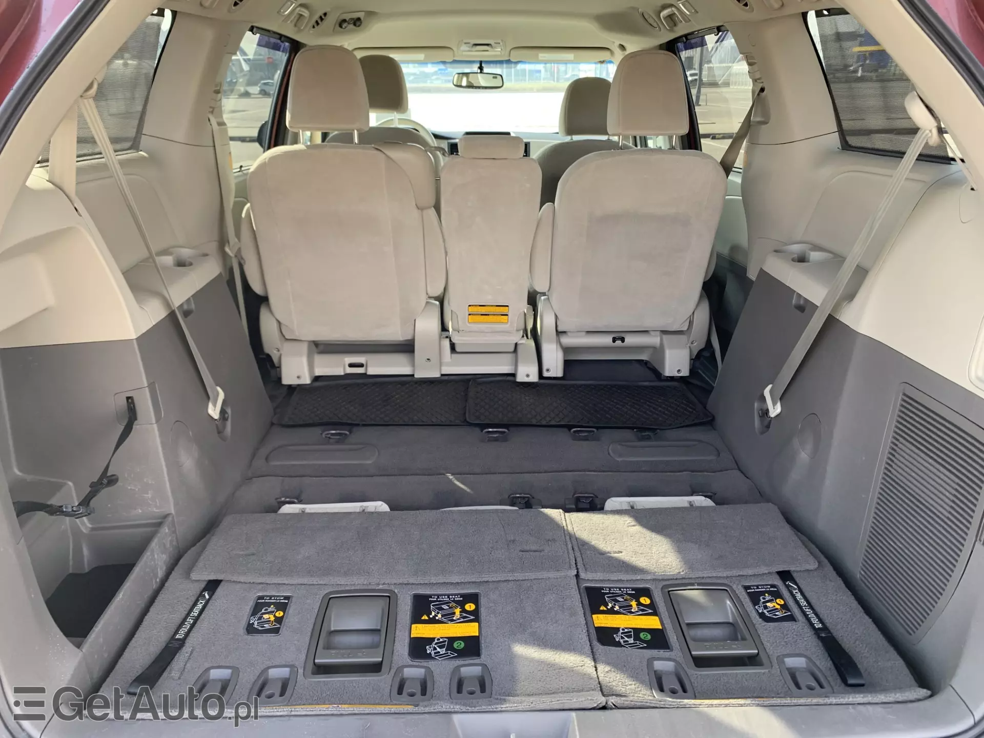 TOYOTA Sienna 