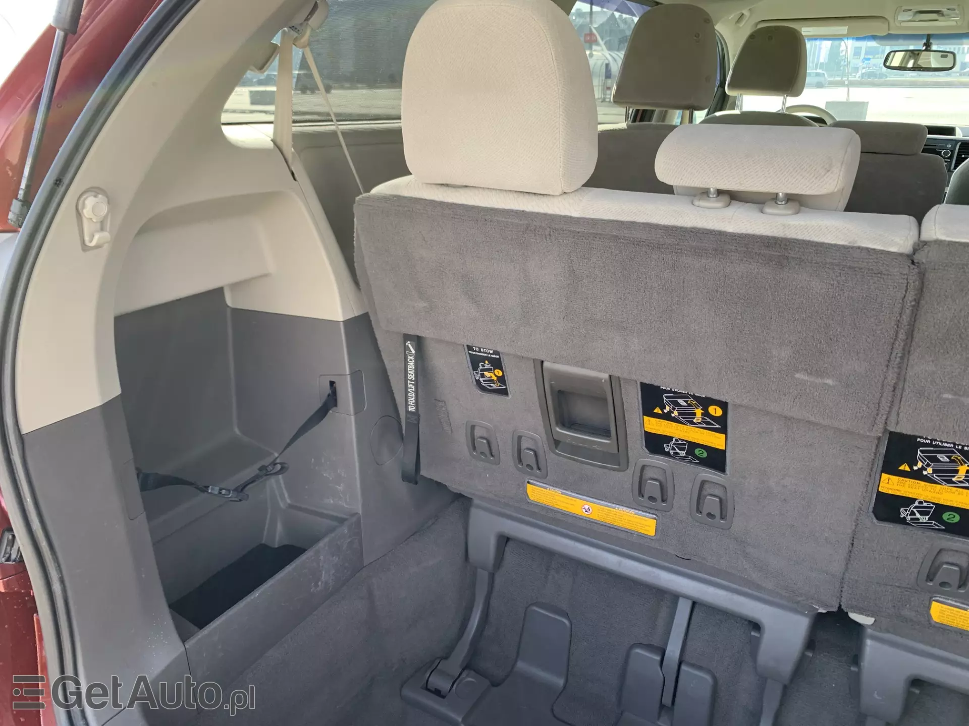 TOYOTA Sienna 