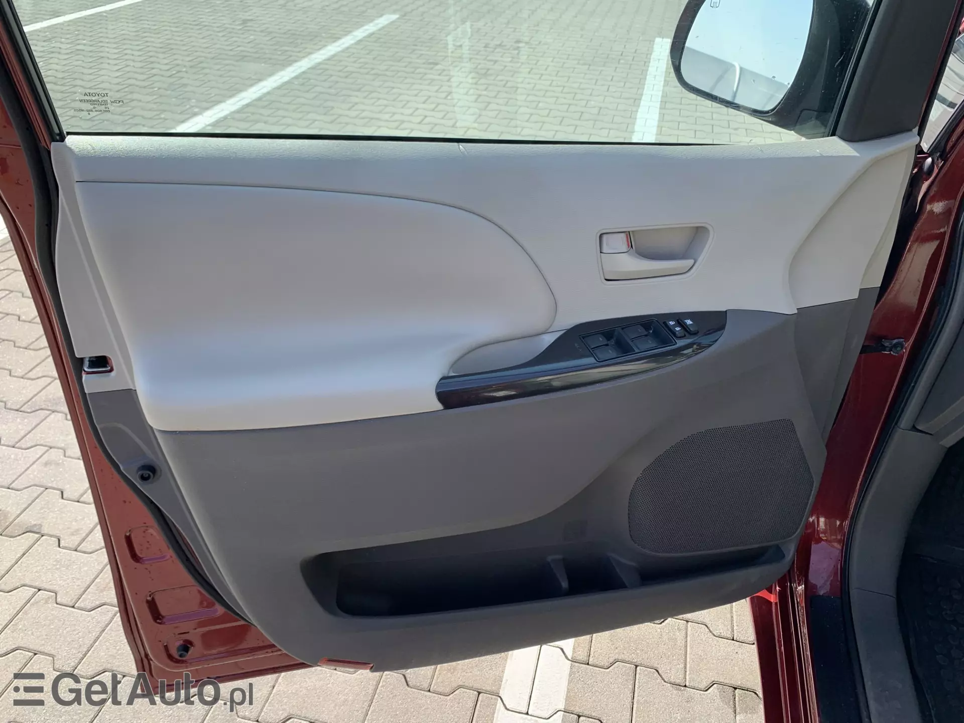 TOYOTA Sienna 
