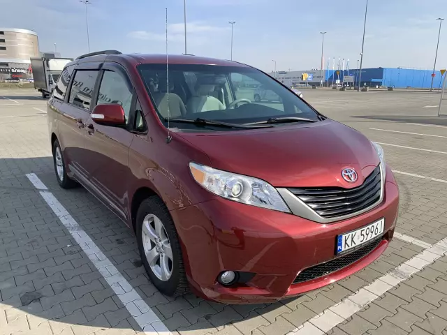 TOYOTA Sienna 