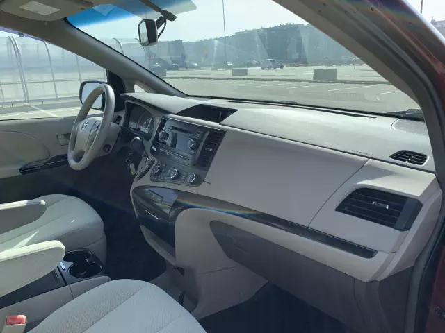 TOYOTA Sienna 