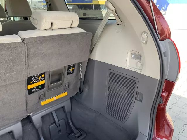 TOYOTA Sienna 