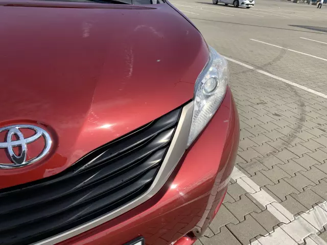 TOYOTA Sienna 