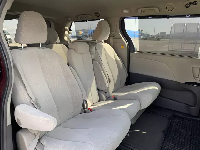 TOYOTA Sienna 