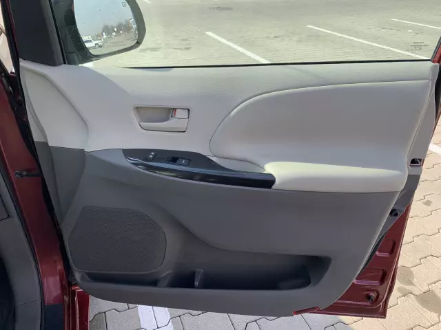 TOYOTA Sienna 