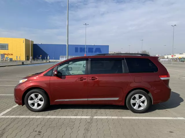 TOYOTA Sienna 