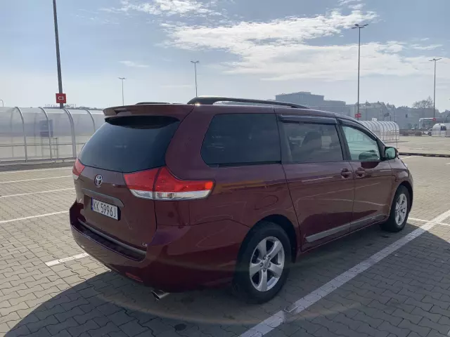 TOYOTA Sienna 
