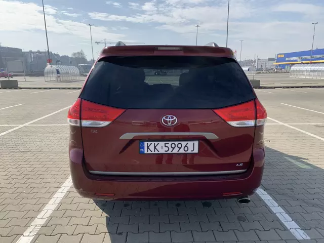 TOYOTA Sienna 