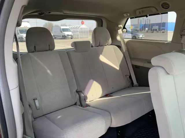 TOYOTA Sienna 
