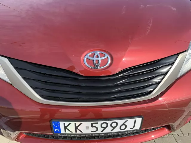 TOYOTA Sienna 