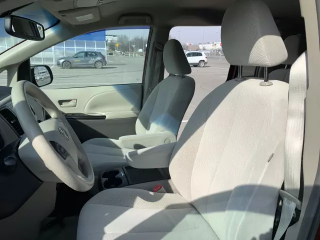 TOYOTA Sienna 